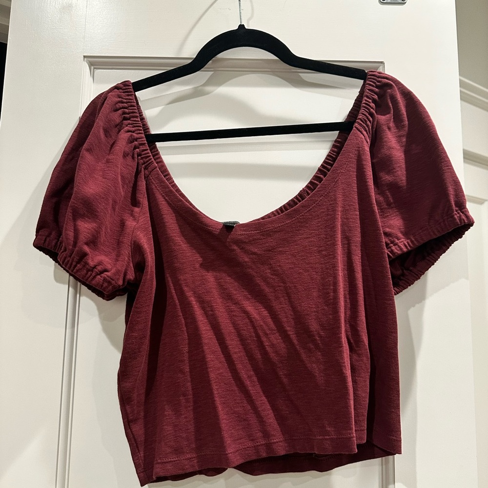 Banana Republic maroon puff sleeve crop shirt